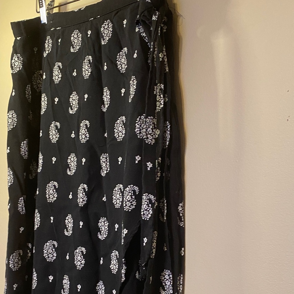 Xhilaration Black and White Paisley Skirt Set - Picture 7 of 8